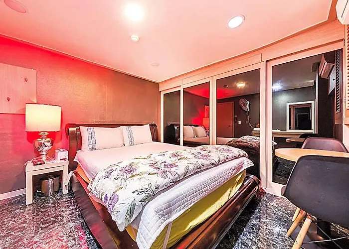 Yeongdeungpo Market Max Motel