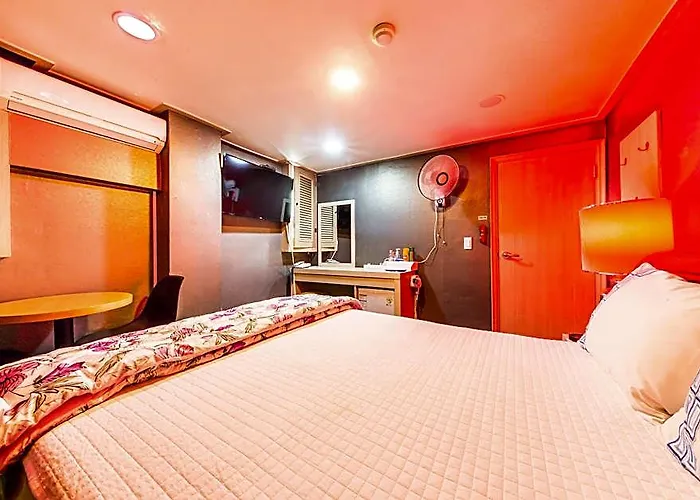 Yeongdeungpo Market Max Motel