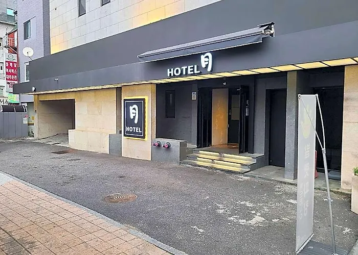 Sinchon Wol Hotel