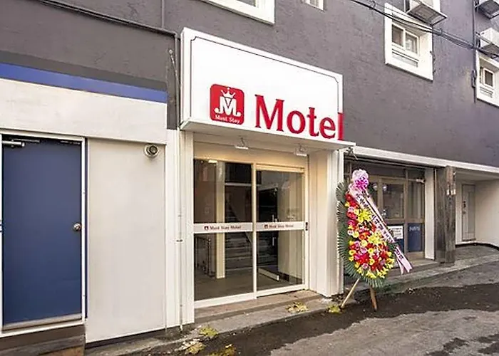 Must Stay Hotel Sinjeongnegeori Station