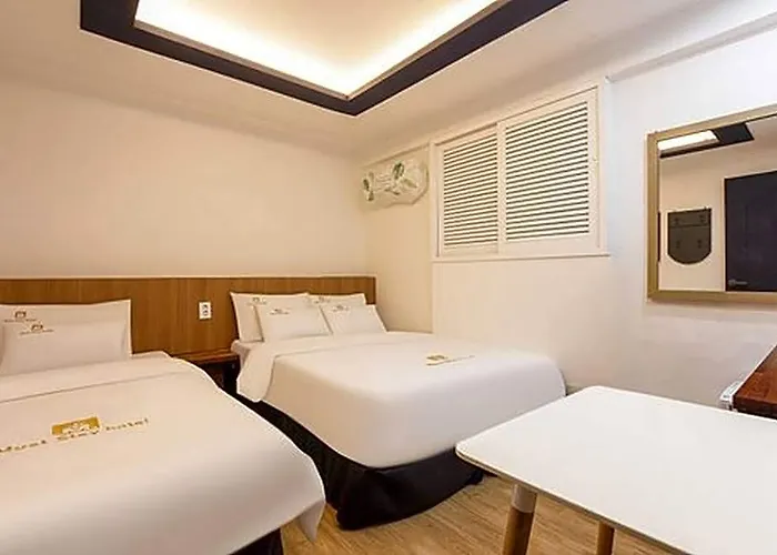 Must Stay Hotel Sinjeongnegeori Station