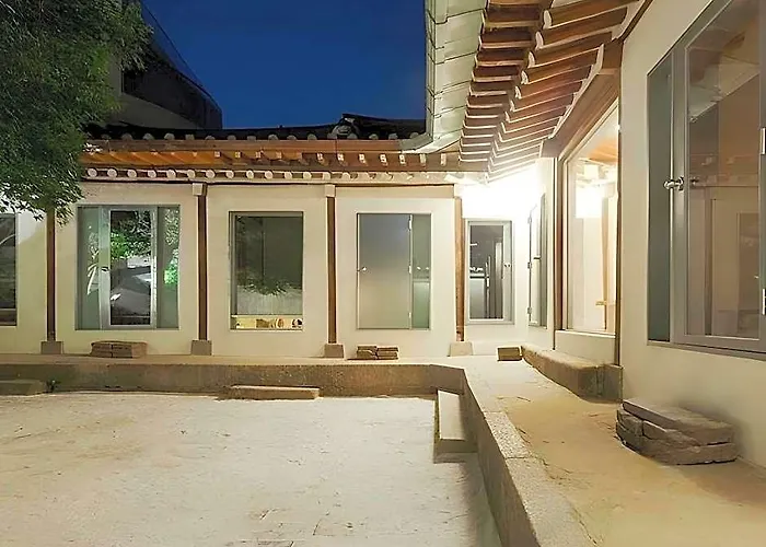 Side Hanok Guesthouse
