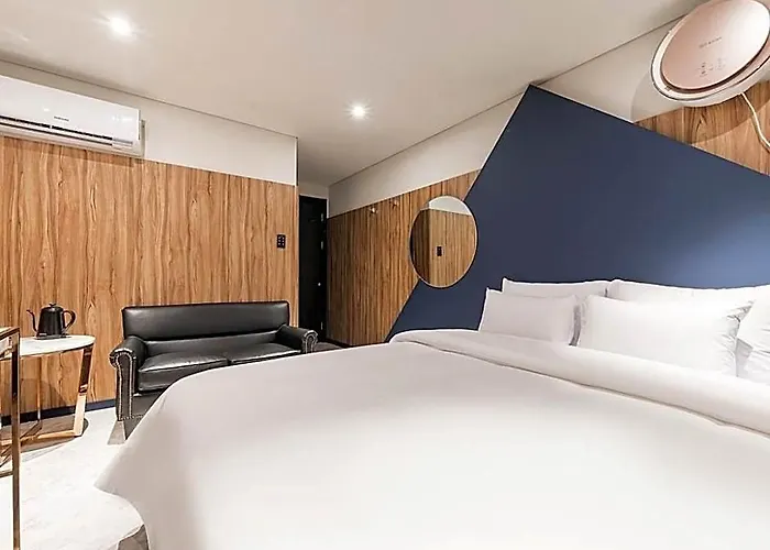 Newmond Hotel