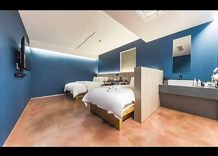 Hotel H