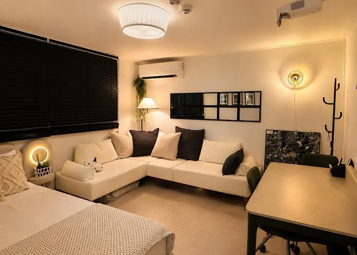 New Luxury Hideout !! Jamsil, Kspo Dome, Lotte World, Free Netflix