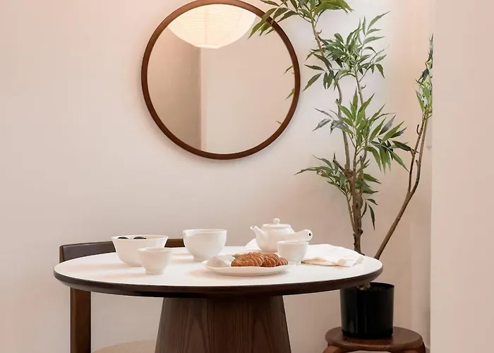 Sui Sinchon, 5 Minutes To Sinchon Station, 8 Minutes To Hongik University, 2Br, Maximum 4 People