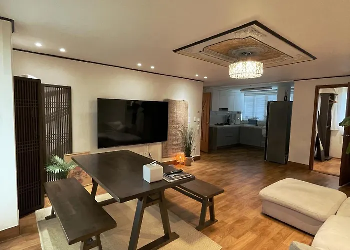 Spacious Hongdae Home 3Br 6 Queen Beds