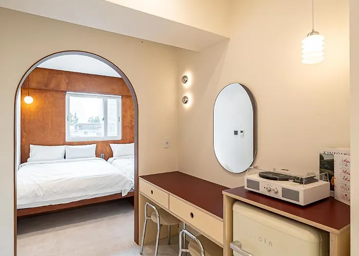Monday Mansion Hotel