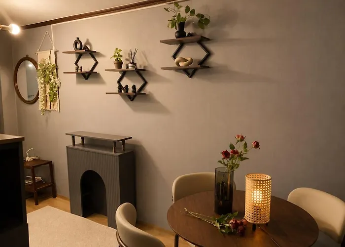 10 Minutes From Hongik University Station, 5 Minutes From Yonsei University