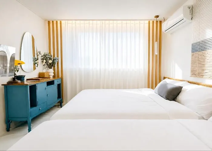 Gangnam,5-Minute Walk From Seonjeongneung Station,Located In Nonhyeon,4 People,Apgujeong, Itaewon