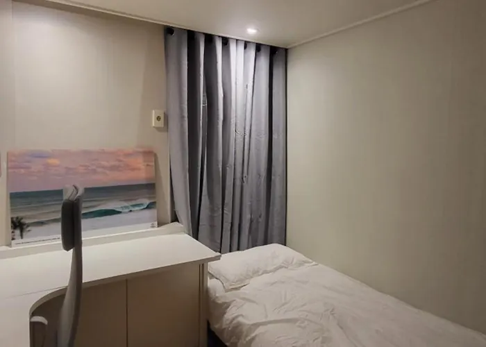 The Mono, 3Min Walk From Sinchon Station Line2, Entire Private Studio #신촌 #연대 #홍대