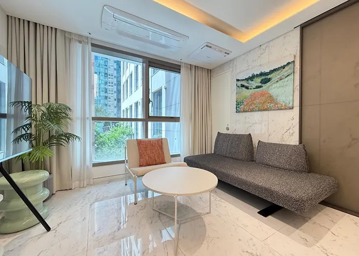 Luxurious Gangnam House