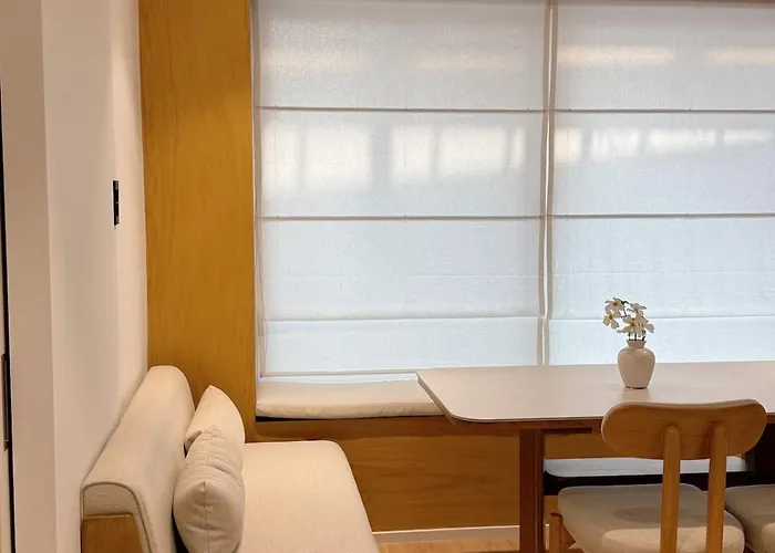 Yeonhuidong 3Rooms , Up To 6 People ,10Mins Drive To Hongdae ,2Floor Single Family Home , Free Parking , Hongje Waterfall