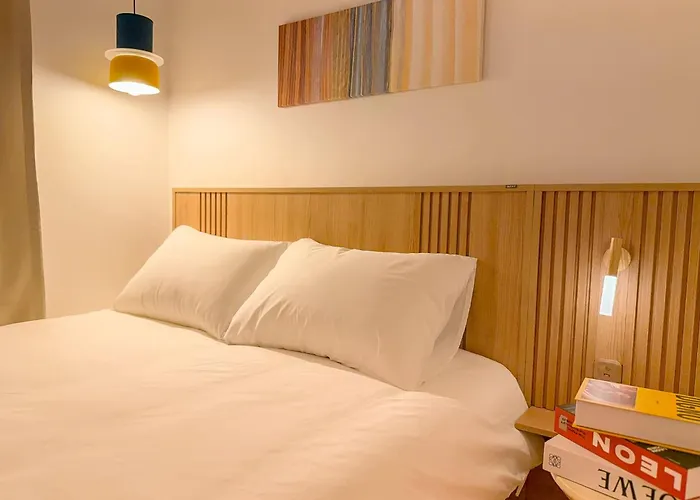 Hongdae,6 People, Hapjeong, 2-Minute Walk From Mangwon Market, Yeonnam Cafe Street