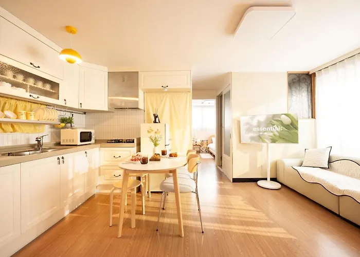 3-Min Walk to Mangwon Market, Free Parking&Luggage Storage, Sleeps 10