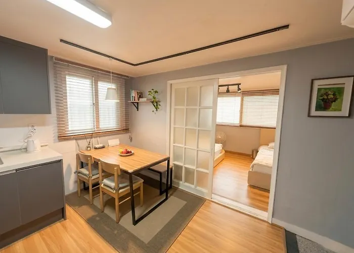 Private Cozy Apartments At Yeonnam And Hongdae Area