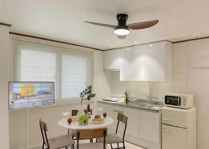 3 Mins From Konkuk University Station, 10 Mins Walk From Seongsu Station