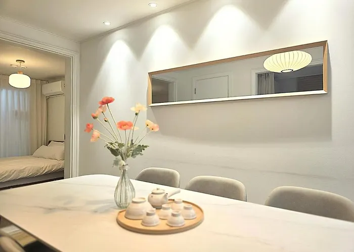 1St Floor, 3 Bedrooms, 5-Min Walk To Mangwon Market, 10-Min Walk To Subway, 5-Min Walk To Han River, 10-Min Walk To Hongdae, Family And Friends Accommodation, All New