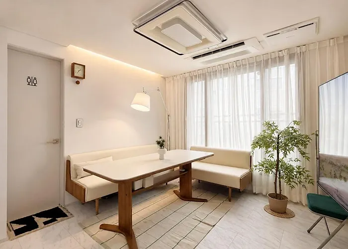 Newly Opened, Free Parking, Elevator, Hotel Bedding, 50-Inch Tv, Netflix, Yeonsinnae Station Lines 3,6,Gtx-A