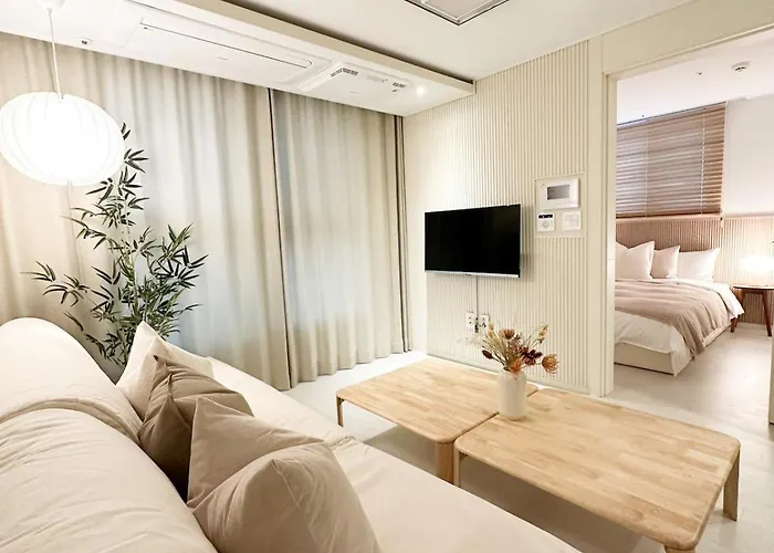 Spacious 2Br 3Br Suite Near Hongdae Free Parking