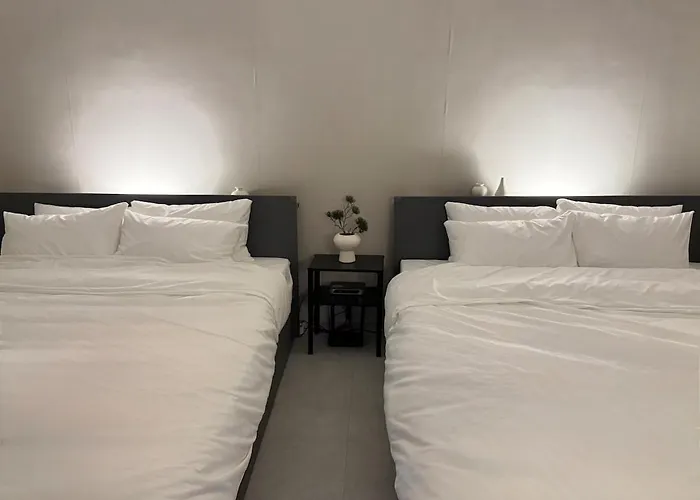 3-Minute Walk To Seowon Station, 2 Rooms, 10 Minutes To Sillim Station, 25 Minutes To Hongik University Station & Gangnam Station, 30 Minutes To Yongsan Station