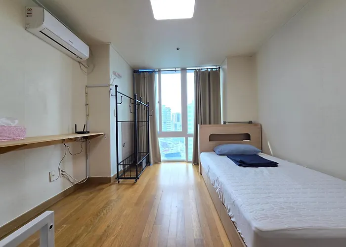 The Nearest To Sinchon Station Line 2 - Spacious Modern Studio