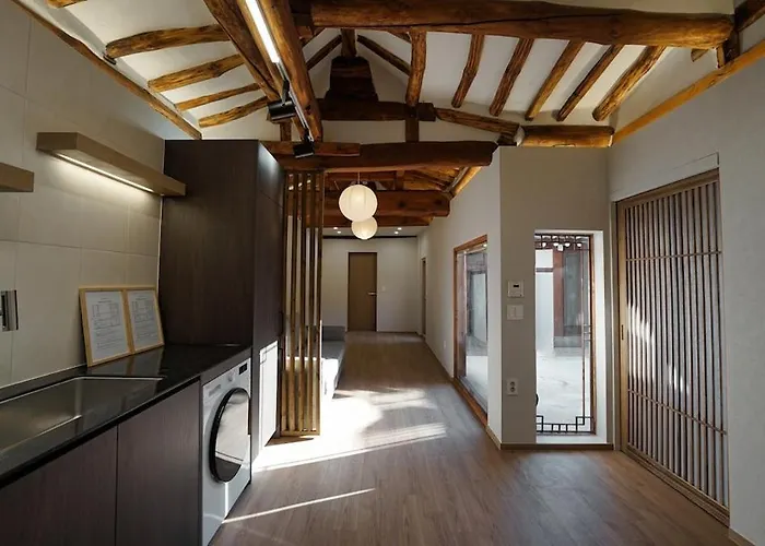 Hausda Insa Private Hanok Angukstation 1Min 3R2B 4Bed 9P Gyeongbokgung Yard