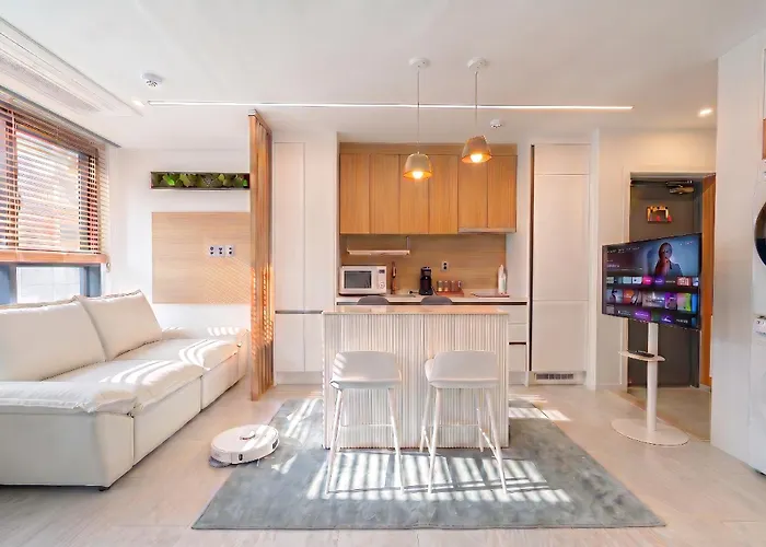 Ananda Full-Service Apt In Gangnam 5 Min Metro