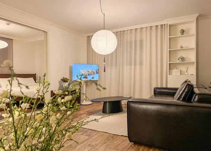 Sinchon 4Rooms 6Beds 2Bathroom Cozy Korean-Style Loft House