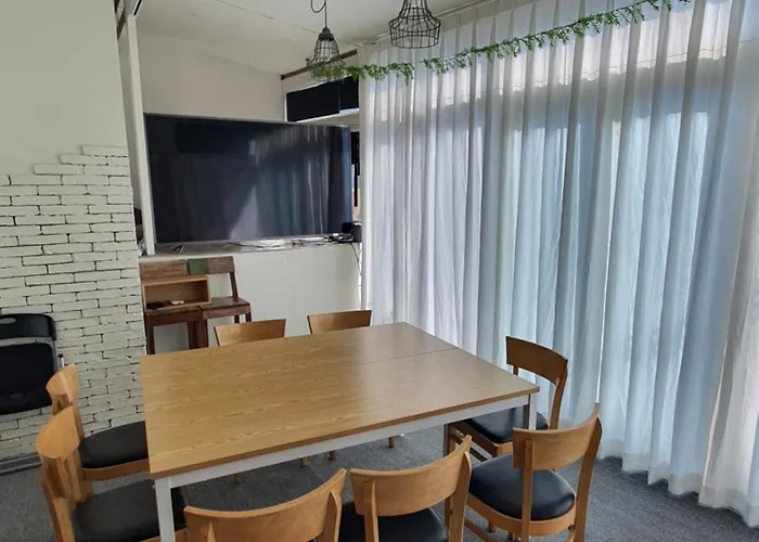 16, Near Hongik Univ, 1St Floor, Party Room! 4 Rooms