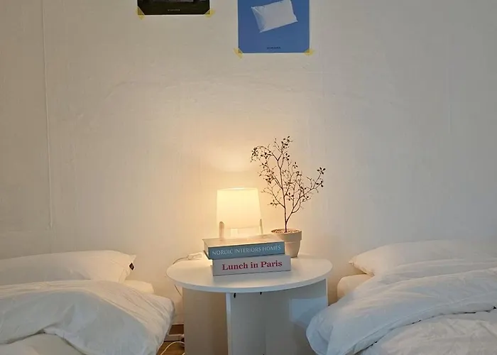 Large 2Br Apartment Near Hongdae, Mangwon Market & Han River, 6 Guests