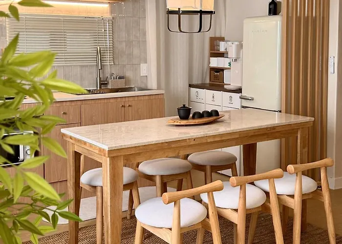 Yeonnam Studio Near Hongdae Station & Airport Railroad
