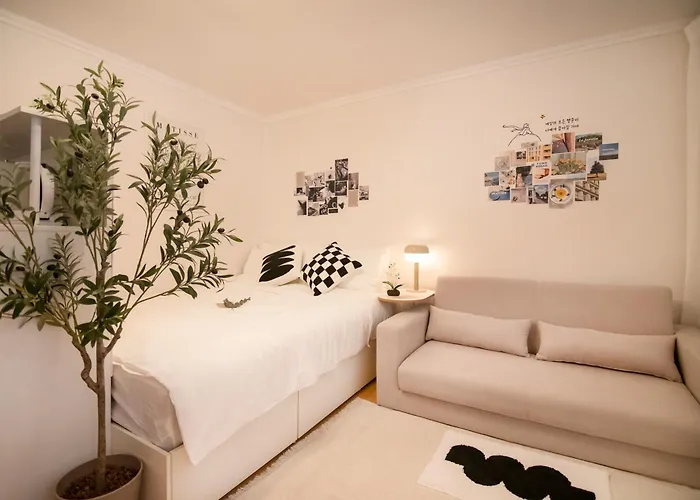 Petite Maison 홍대입구, 신촌 Hongdae