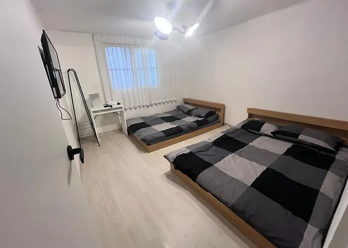 2, Near Hongdae, 1St Floor,3Beds, 2Rooms