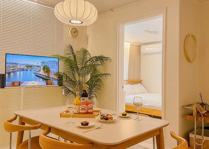 Gangnam, 6-Person Room, Daechi, Gangnam Plastic Surgery,Coex Starfield, 15 Minutes From Itaewon