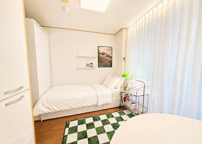 42Hongdae Station Area, Yeonnam, Hongdae Street, 15 Minutes From Itaewon, Single Accommodation, Fully Furnished