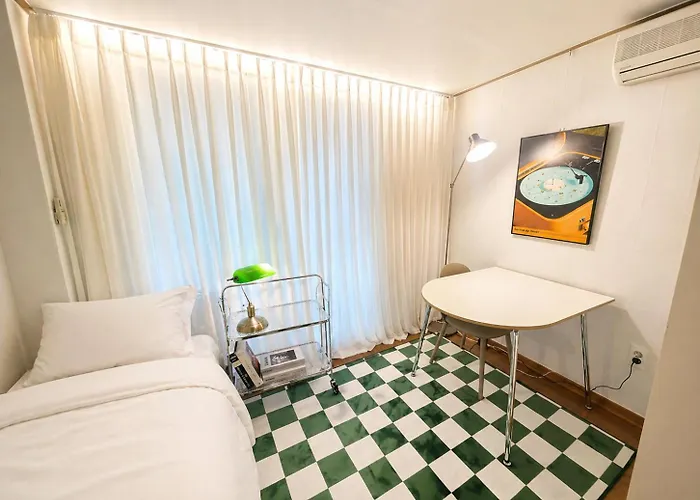 42Hongdae Station Area, Yeonnam, Hongdae Street, 15 Minutes From Itaewon, Single Accommodation, Fully Furnished