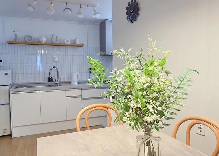 Clover Stay Spacious 2Br Near Ddp