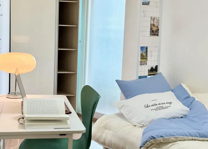 54Hongdae Station Area, Yeonnam, Hongdae Street, 15 Minutes From Itaewon, Single Accommodation, Fully Furnished