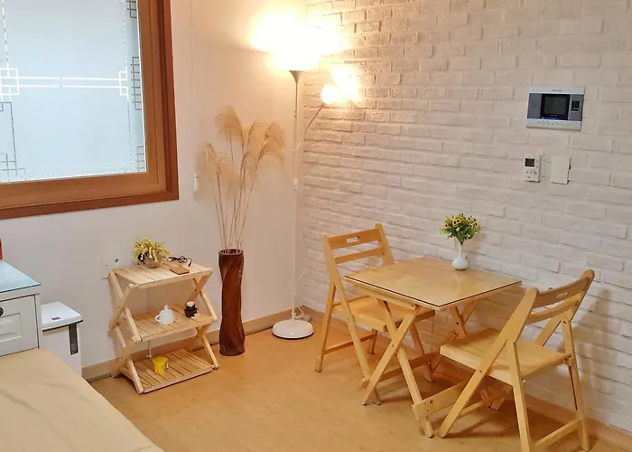 Your Beautiful Home In Hongdae! Cosy And Memorable