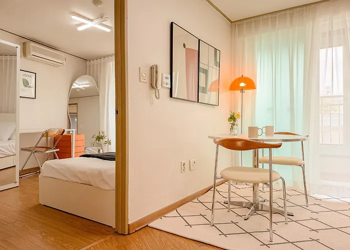 53Hongdae Station Area, Yeonnam, Hongdae Street, 15 Minutes From Itaewon, Single Accommodation, Fully Furnished