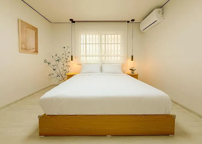 해방촌 이태원 남산 신흥시장 숙대입구역 남영역 녹사평역 서울역 무료짐보관 Airport Taxi Available