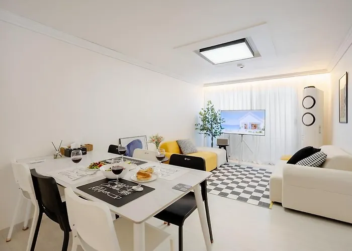 DMC Stn, 3BR, 2BA, Fits7, Free Luggage, Hongdae