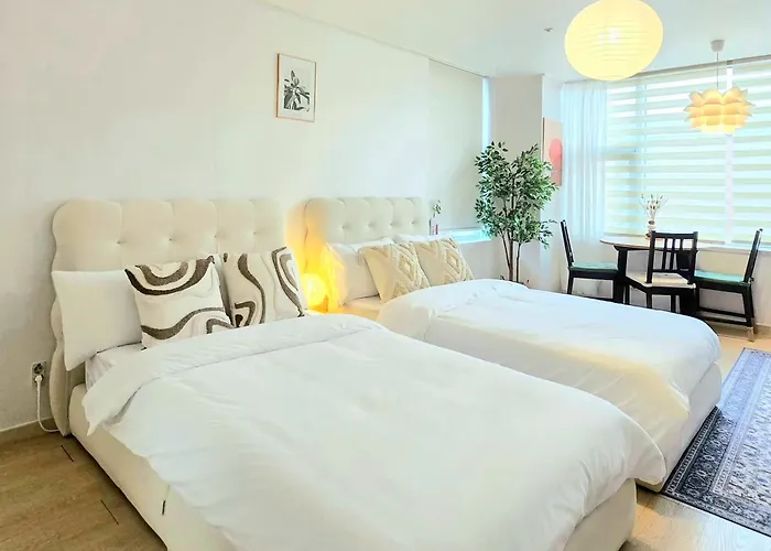 Maison De Fleur Cozy Staycation
