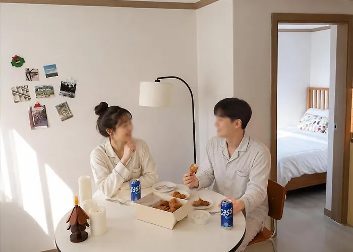 Korean Life, Dressing Room, 3 Beds, 8 Minutes To The Station, Long-Term Stay, Airport Bus, Washing Machine, Dryer, Yeouido