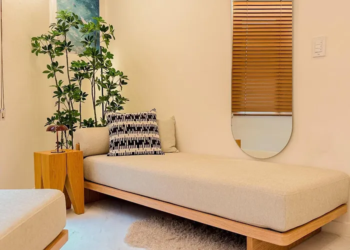 5-Minute Walk To Cheongdam Station,Close To Gangnam And Coex, Accommodates 5 People,20 Minutes To Itaewon