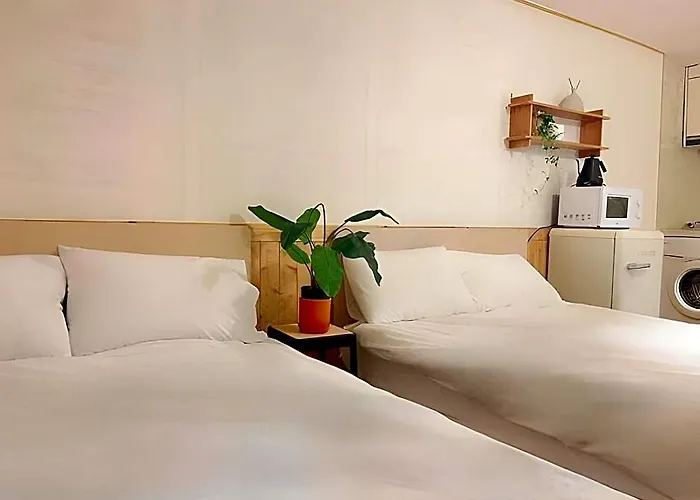 Jnineguesthouse