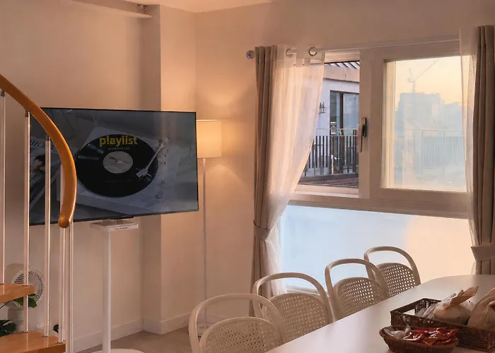 Hongdae 4Min Walk #3Bd 2Ba #Baby Crib #8 Queen Beds #Private Terrace