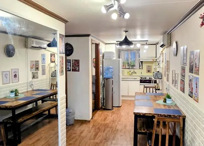 Modern 2Br In Haebangchon, Near Itaewon, Seoul Holiday Stay