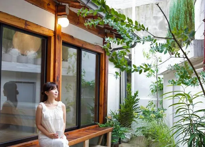 Hausda Suchon Private Yard Hanok 2Minstation 2Br 5Guests 3Beds Sofabed 8Table